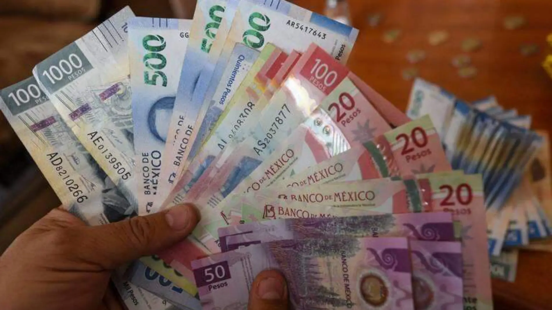 Un billete se define como “medio de pago de curso legal_, pero en México nos lucimos con eso de 'los sinónimos'